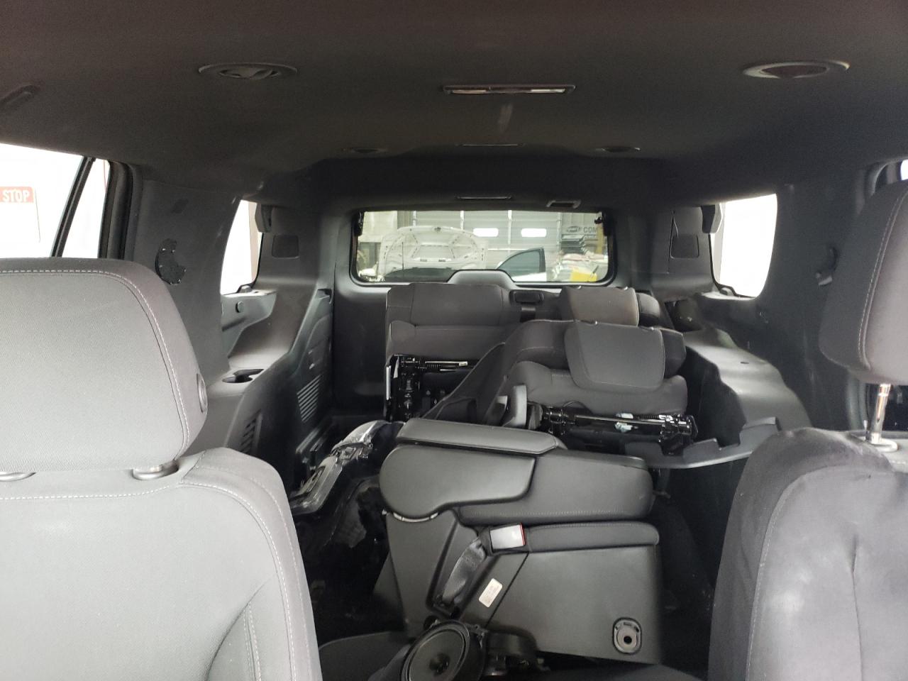 Chevrolet Tahoe C1500 Image 9