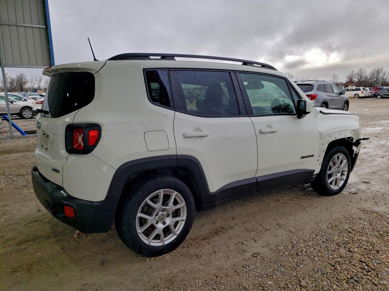 Jeep Renegade Latitude Image 2