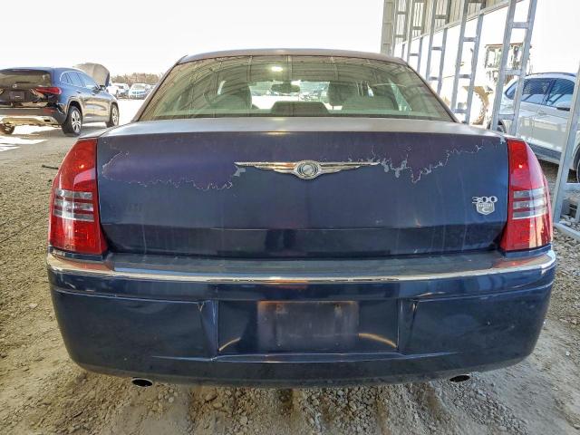 Chrysler 300 Image 9