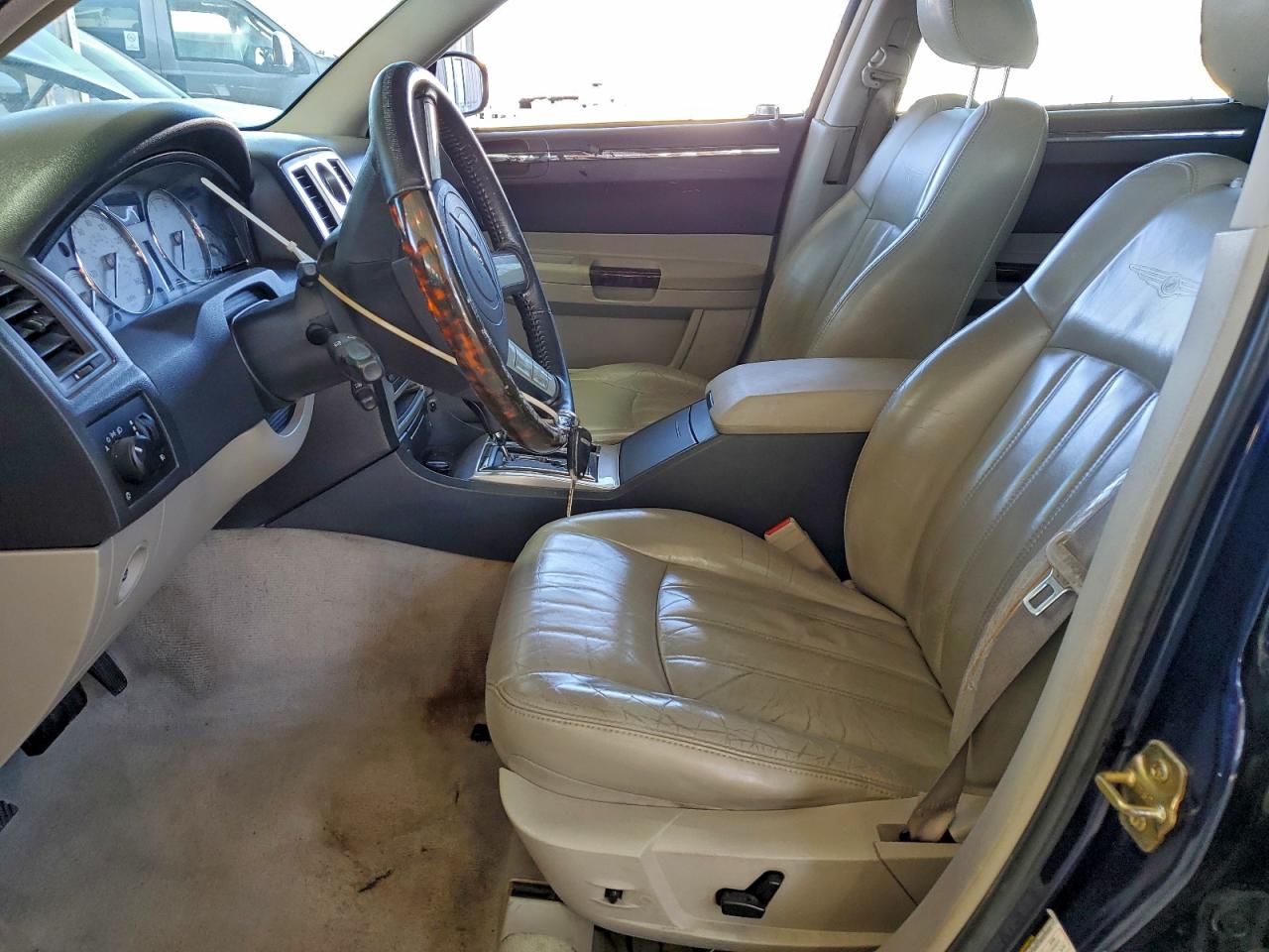 Chrysler 300 Image 12