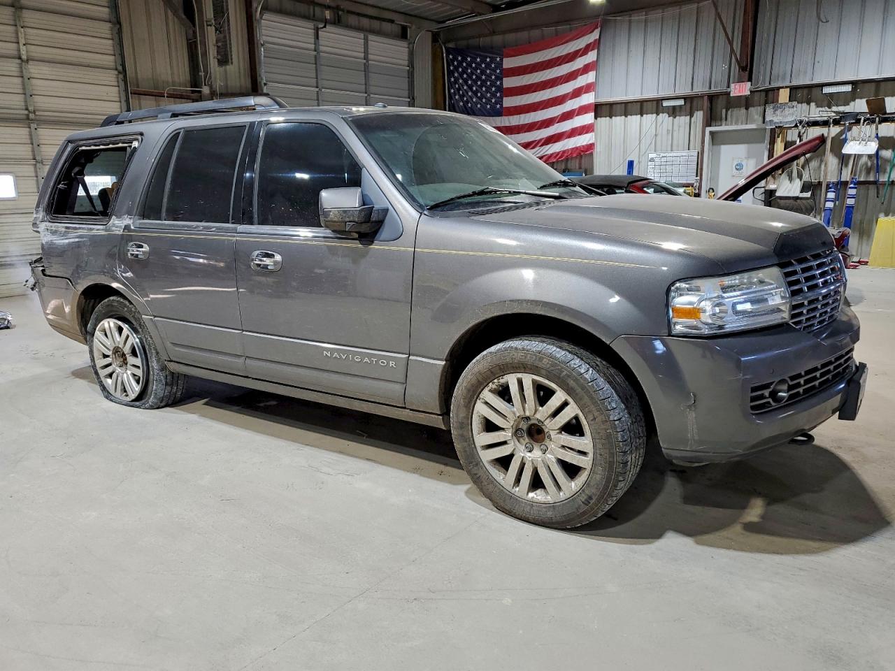 Lincoln Navigator Image 3