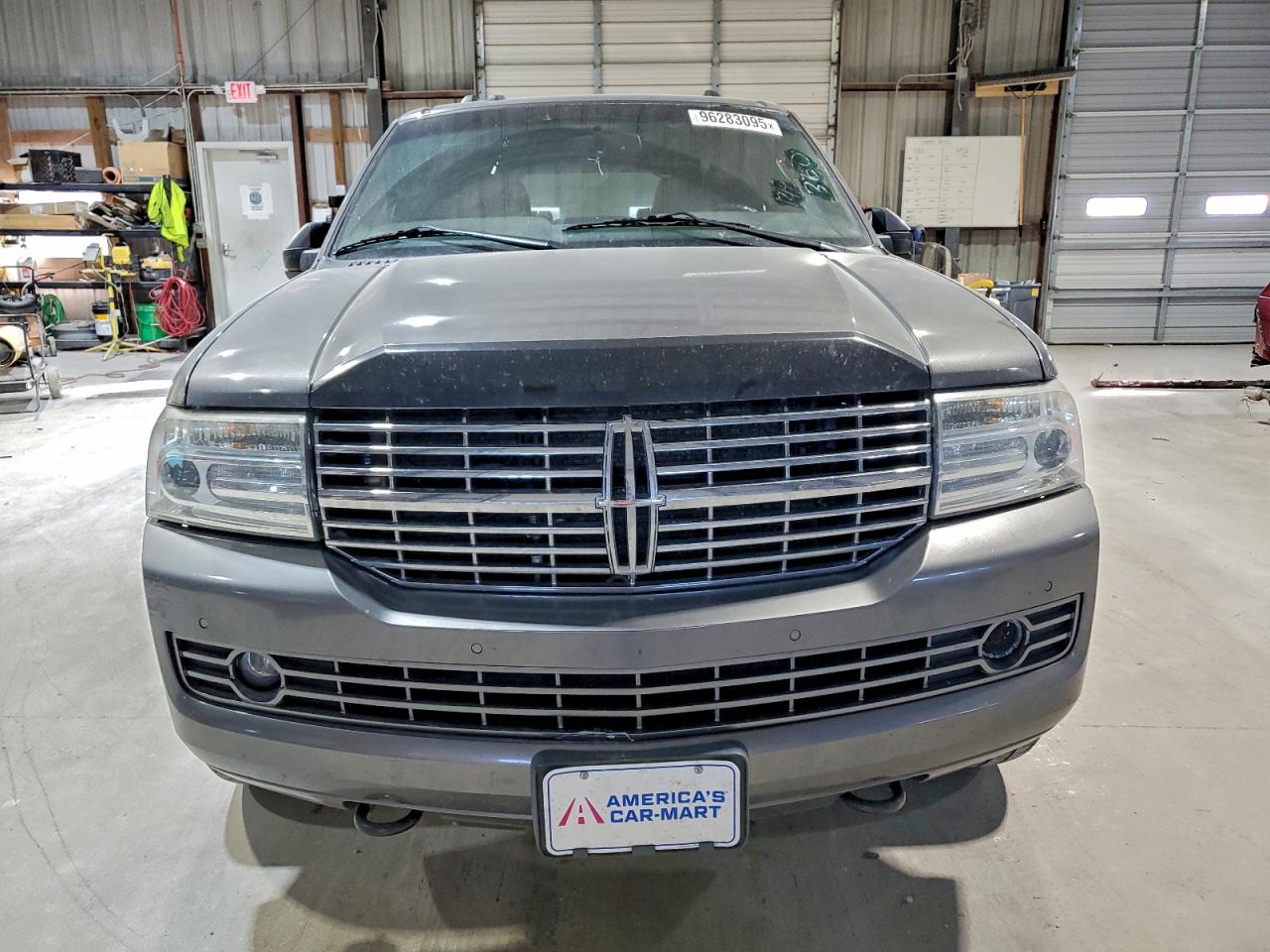 Lincoln Navigator Image 9