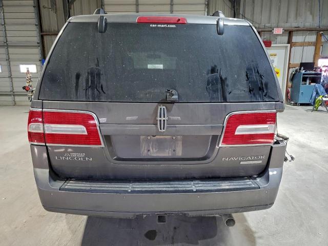 Lincoln Navigator Image 8