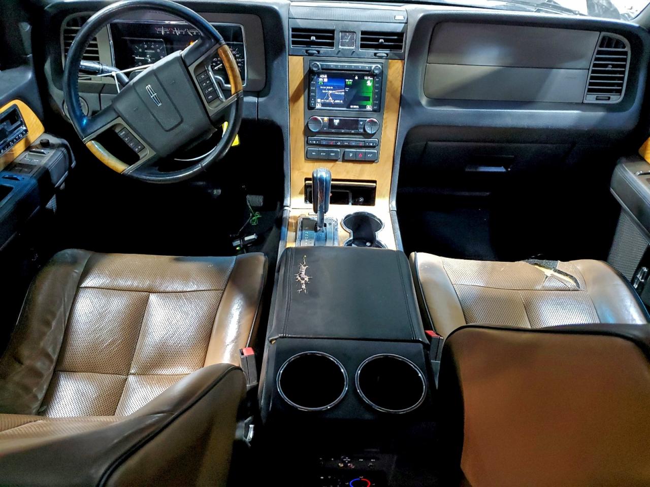 Lincoln Navigator Image 14