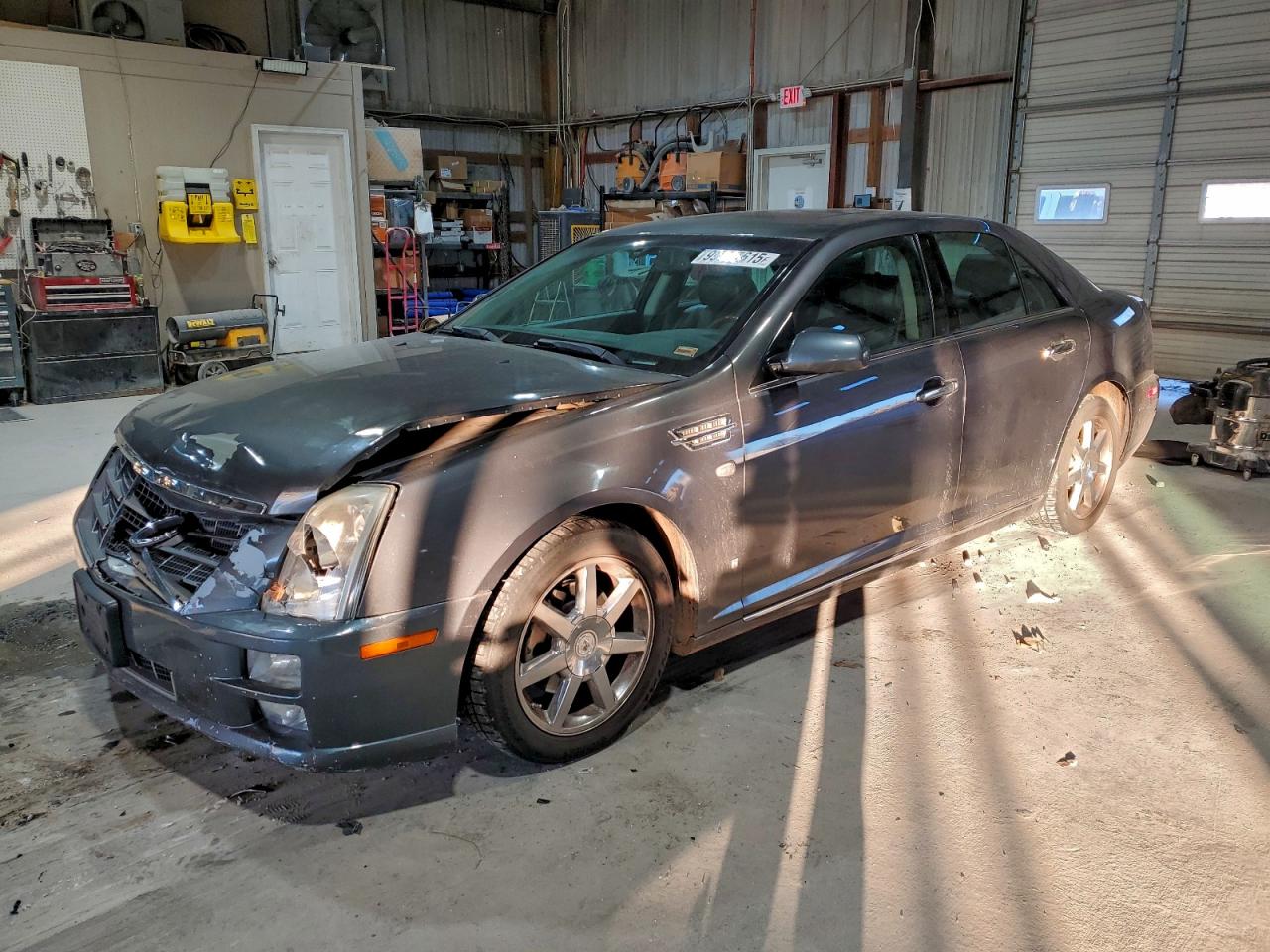 Cadillac STS Image 1