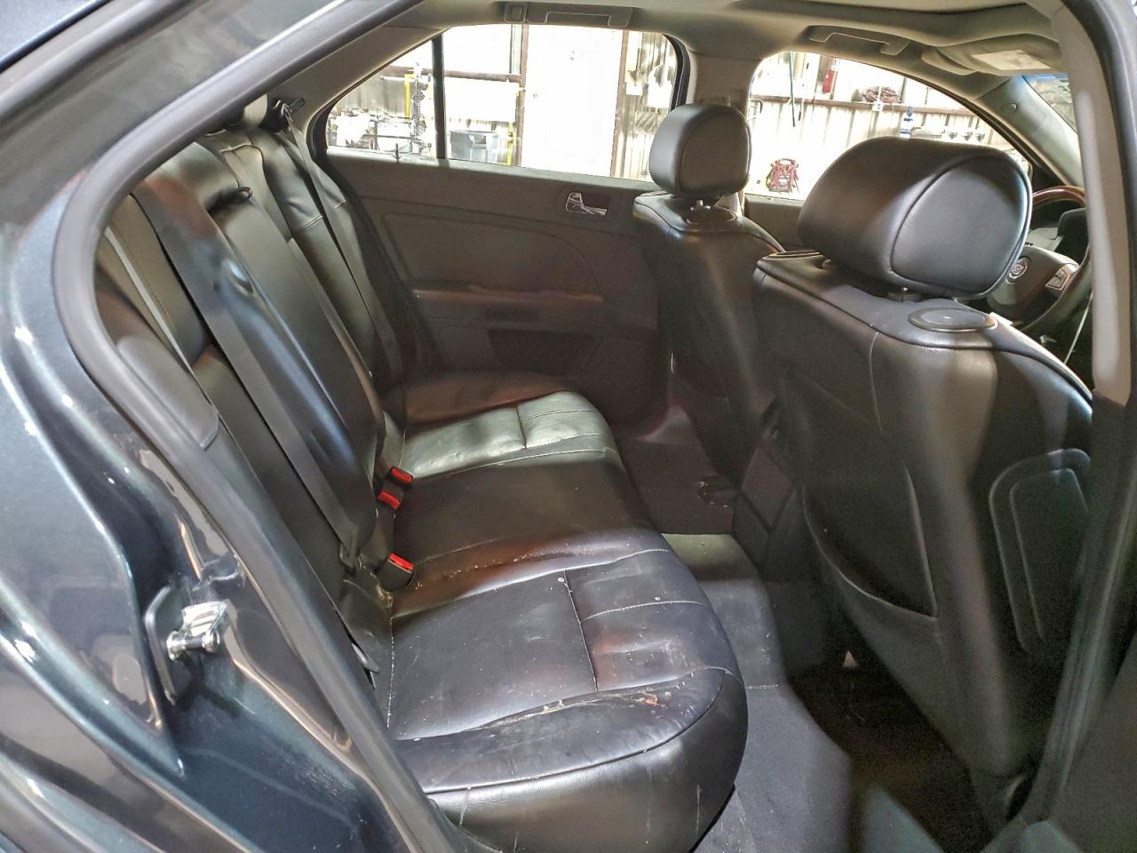 Cadillac STS Image 10