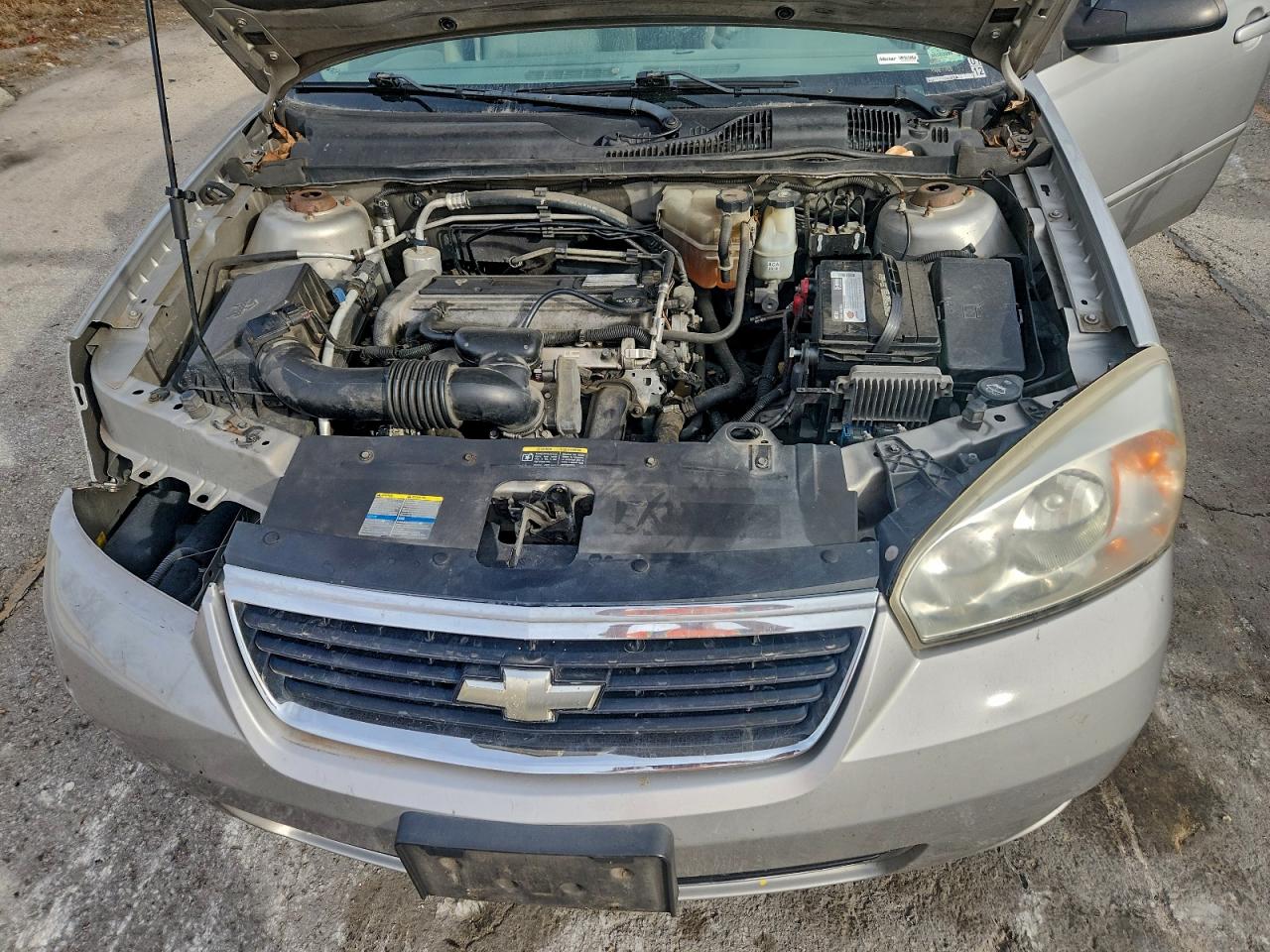 Chevrolet Malibu Ls Image 2