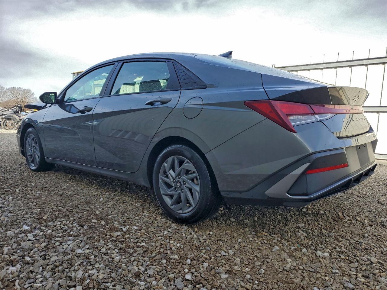 Hyundai ELANTRA Sel Image 2