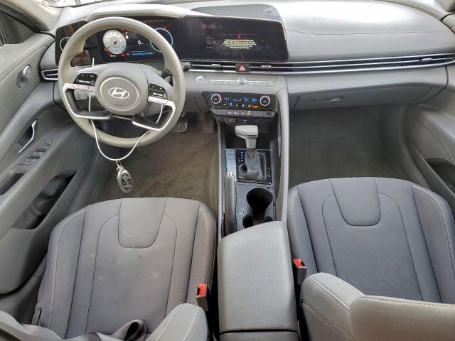 Hyundai ELANTRA Sel Image 4