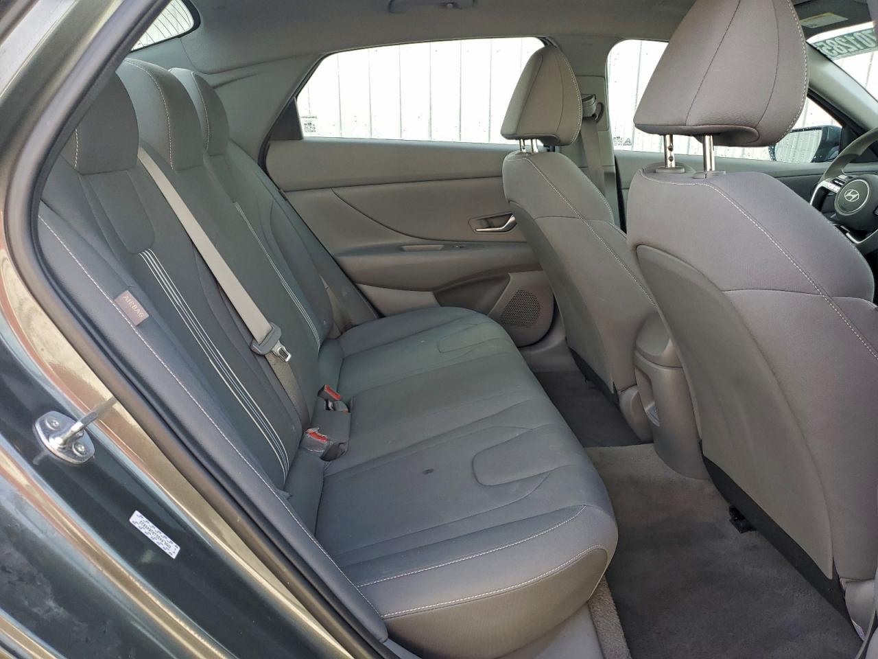 Hyundai ELANTRA Sel Image 8