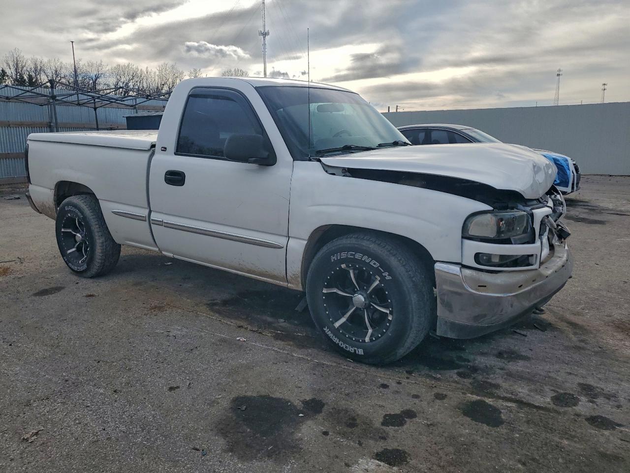 GMC Sierra C1500 Image 5