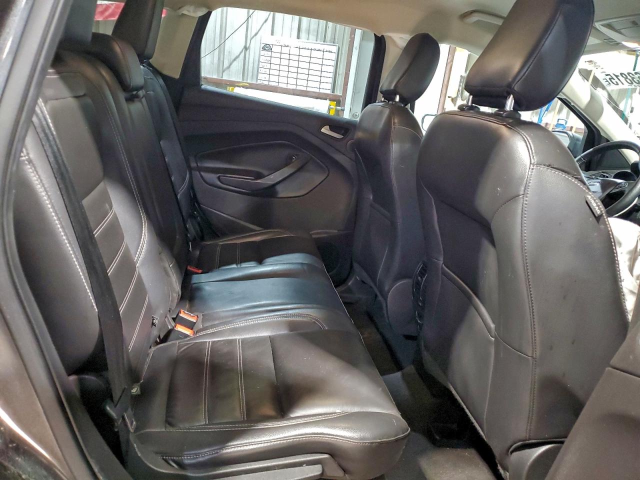 Ford Escape Titanium Image 12