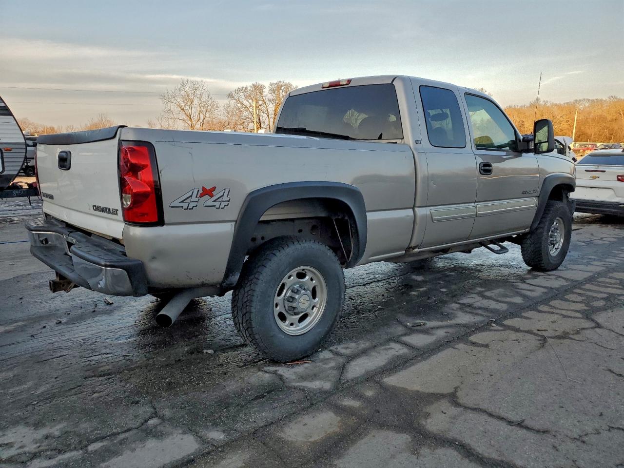 Chevrolet Silverado K2500 Heavy Duty Image 2