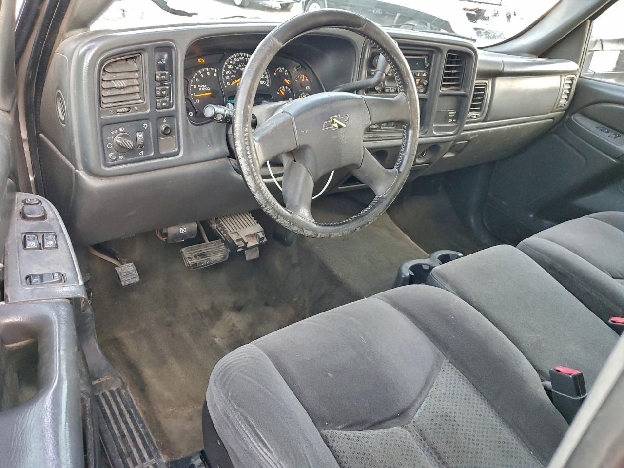 Chevrolet Silverado K2500 Heavy Duty Image 8