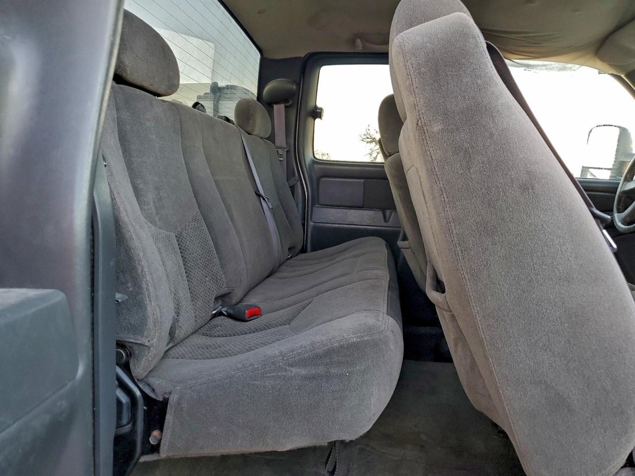 Chevrolet Silverado K2500 Heavy Duty Image 4