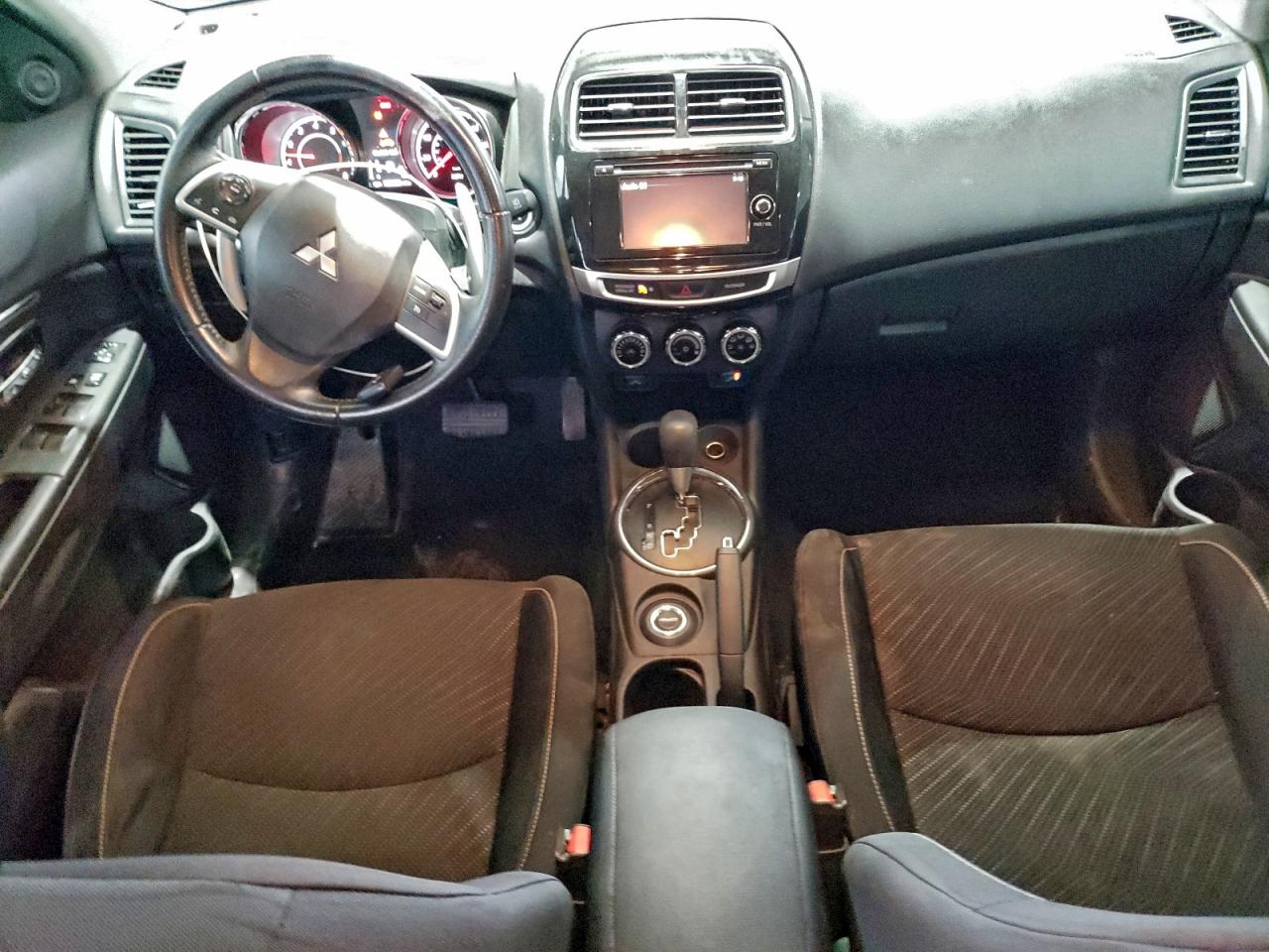 Mitsubishi Outlander Se Image 8