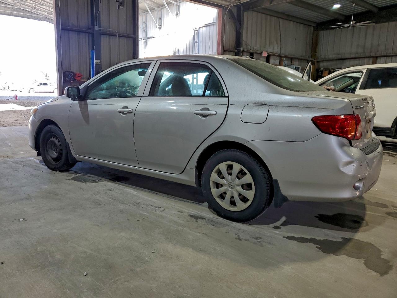Toyota Corolla Base Image 2
