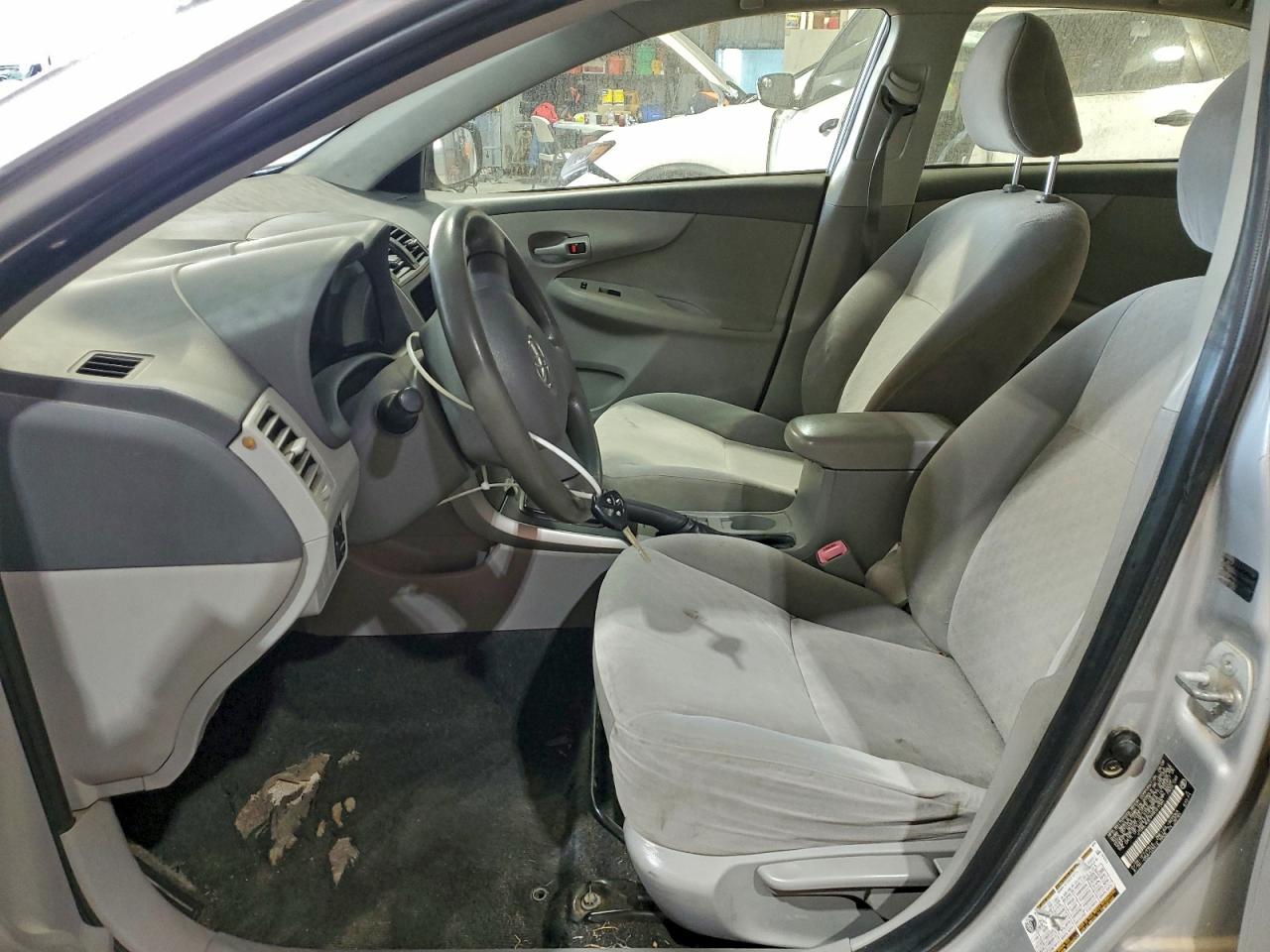 Toyota Corolla Base Image 12